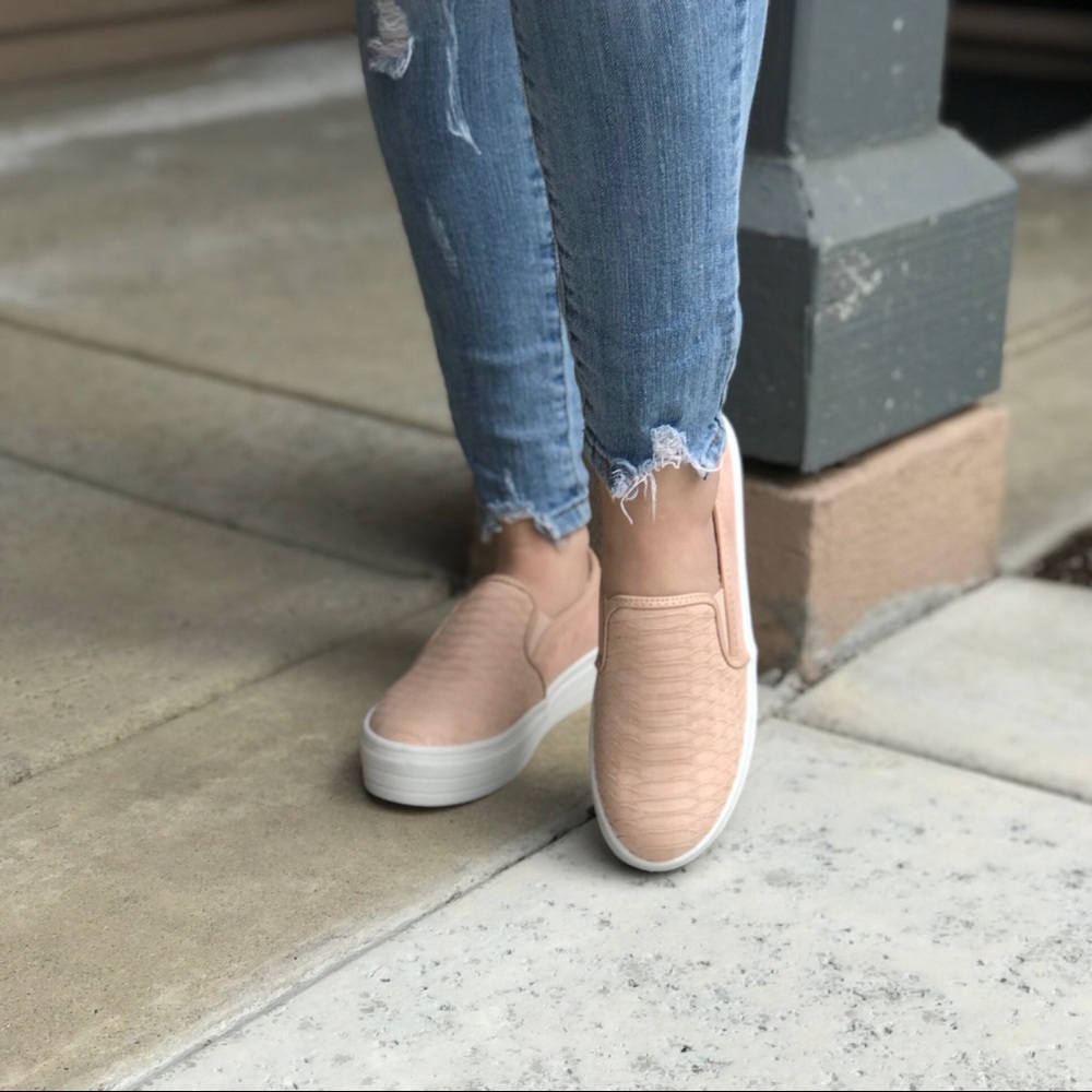 SIZE CLEARANCE‼️Peyton Slip on Sneakers-Salmon - Picture 4 of 7